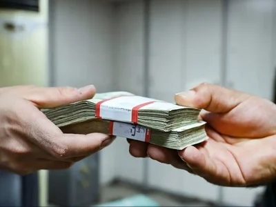 به گزارش برداشت اقتصادی، علی خورسندیان در جمع خبرنگاران درباره وام نهضت ملی مسکن اظهار کرد: آخرین سقفی که در شورای عالی مسکن برای وام نهضت ملی مسکن درباره آن گفت‌وگو شد حدود 850 میلیون تومان بود، اما در هیئت عالی بانک مرکزی رقم 650 میلیون تومان تصویب شده است.