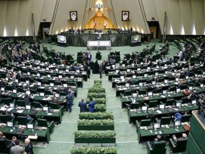 به گزارش برداشت اقتصادی: اخیراً فرزانه صادق مالواجرد، وزیر راه و شهرسازی، ضمن مخالفت با مسکن مهر و سیاست‌های مسکنی دولت گذشته، از تمرکز پروژه‌های دولتی ساخت مسکن برای محرومان انتقاد کرد. وی با اظهار تأسف نسبت به طرح نهضت ملی مسکن از لزوم تغییر سیاست‌های حمایتی دولت از مسکن سخن گفت.