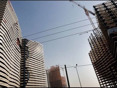 به گزارش برداشت اقتصادی: سیدمرتضی افقه کارشناس اقتصادی با اشاره به اینکه تحولات سیاسی و اقتصادی امسال تأثیرات قابل توجهی بر بخش مسکن داشته است، گفت: تحقق شعار سال «جهش تولید با مشارکت مردم» در حوزه مسکن تحت تأثیر ناکارآمدی‌های ساختاری و چالش‌های مختلف قرار گرفته است.