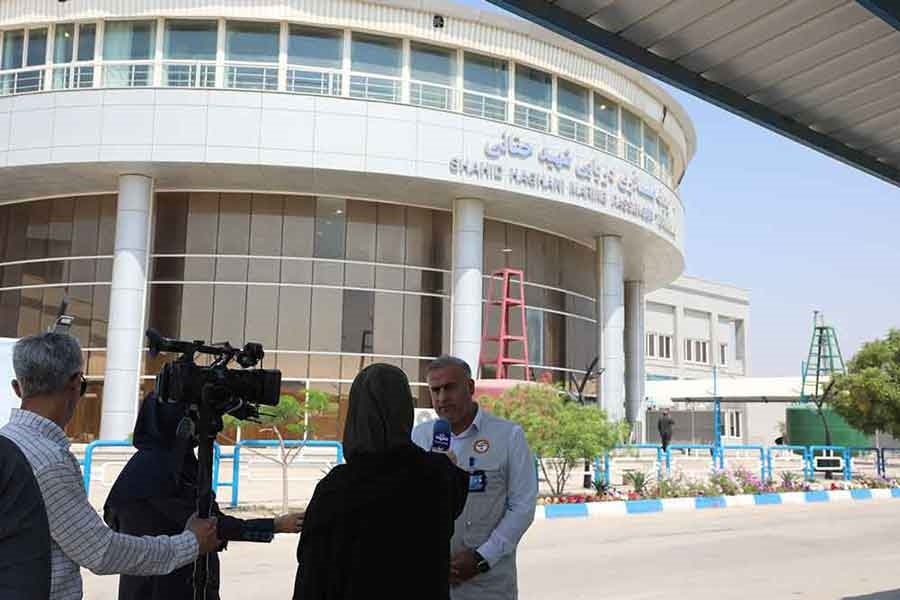 به گزارش برداشت اقتصادی، حمیدرضا محمدحسینی تختی روز پنجشنبه 23 اسفندماه 1403 در آیین آغاز به کار طرح تسهیل خدمات سفرهای دریایی نوروز 1404 در بندر شهید حقانی بندرعباس با بیان این مطلب گفت: فروش بلیط دوطرفه از مرکز استان هرمزگان (مبداء بندر شهید حقانی به بندر شهیده فاطمه نیک جزیره هرمز و شهید ذاکری قشم) انجام می‌شود.