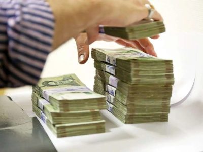 به گزارش برداشت اقتصادی:‌ اخیراً بخشنامه سازمان مالیاتی در مورد لغو معافیت مالیاتی مزایای همراه حقوق کارکنان دولت و بخش خصوصی حاشیه جدی در فضای رسانه کشور ایجاد کرده است.