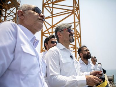 به گزارش برداشت اقتصادی به نقل از شرکت نفت و گاز پارس، تورج دهقانی با حضور در واحدهای مختلف پالایشگاه فاز ۱۴، وضع پیشرفت عملیات بازسازی بخش‌های آسیب‌دیده این پالایشگاه و روند تولید فعلی این مجموعه را بررسی و از تلاش‌های کارکنان و پیمانکاران پروژه قدردانی کرد.