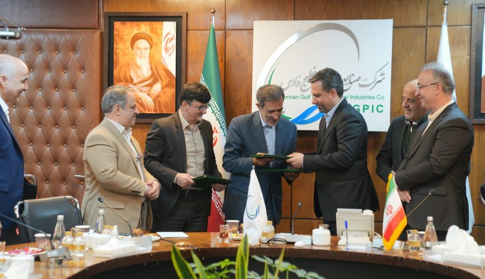 به گزارش برداشت اقتصادی: با امضای  تفاهمنامه همکاری شرکت‌های عملیات غیرصنعتی پازارگاد و ماهشهر با  جهاد دانشگاهی کشور ، به زودی خدمات آموزشی و توانمندسازی شغلی و ارتقای مهارت‌های فنی و حرفه‌‎ای در قالب پترو کارت به کارکنان و خانواده‌های کارکنان صنعت پتروشیمی ارائه خواهد شد.