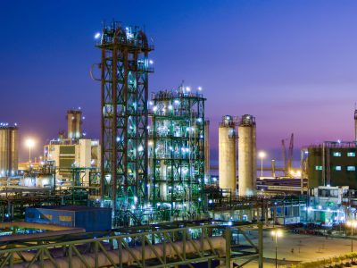 به گزارش برداشت اقتصادی، پتروشیمی جم در شهریورماه ۱۴۰۴ توانست بار دیگر جایگاه خود را به‌عنوان پیشرو صنعت «الفین و پلیمر» تثبیت کند؛ عملکردی که با رشد هم‌زمان تولید و جهش ۱۱۶ درصدی درآمد نسبت به مدت مشابه سال گذشته، این شرکت را به تنها بازیگر این گروه با روند کاملاً صعودی در ماه مذکور تبدیل کرده است.