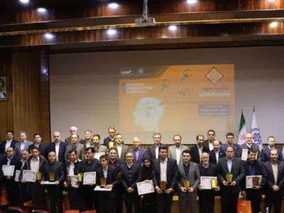 به گزارش برداشت اقتصادی به نقل از روابط‌عمومی و امور بین‌الملل پتروشیمی جم، آیین اختتامیه نهمین جشنواره نوآوری برتر ایرانی روز ۳۰ شهریور ۱۴۰۴ با حضور اعضای کمیته جشنواره و معاونت برنامه‌ریزی وزارت صمت در سالن همایش دانشکده مهندسی انرژی دانشگاه صنعتی شریف تهران برگزار شد و پتروشیمی جم بار دیگر با ارائه اختراع یکی از محققین پرتلاش و متعهد واحد پژوهش و فناوری موفق به دریافت لوح زرین و گواهینامه نوآوری برتر ایرانی شد.