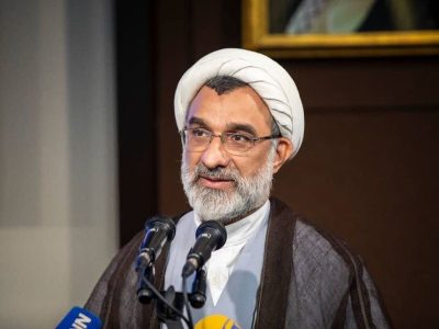 به گزارش  برداشت اقتصادی به نقل از روستانیوز، دبیر شورای عالی انقلاب فرهنگی با تأکید بر ضرورت تغییر نگرش از بانکداری تجاری به بانکداری توسعه‌ای و سرمایه‌گذاری، گفت: تأمین مالی پایدار در بخش کشاورزی نشانه بلوغ حکمرانی و عقلانیت اقتصادی است و بانک کشاورزی گام مؤثری در مسیر جهاد امنیت غذایی برداشته است.