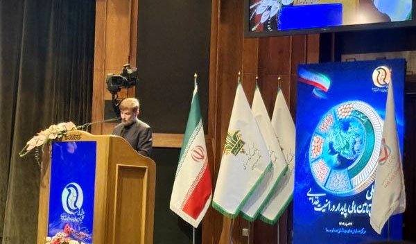 به گزارش برداشت اقتصادی به نقل از روستانیوز: علی آقامحمدی، عضو مجمع تشخیص مصلحت نظام روز سه‌شنبه 22 مهرماه 1404 در نخستین همایش ملی «نقش تأمین مالی پایدار در امنیت غذایی»، تأکید کرد که تحقق امنیت غذایی کشور بدون تأمین مالی هوشمند و هماهنگ با کشاورزان و زنجیره تولید امکان‌پذیر نیست و این رویکرد می‌تواند ضایعات را کاهش و بهره‌وری را افزایش دهد.