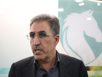 به گزارش برداشت اقتصادی به نقل از ایکوپرس- رضا علیزاده، در حاشیه نمایشگاه خودرو تبریز، با اشاره به تجربه واگذاری مدیریت ایران‌خودرو به بخش خصوصی اظهار کرد: قانون اساسی به صراحت تکلیف کرده که بنگاه‌های تولیدی باید به بخش خصوصی واگذار شوند. دولت نباید تولیدکننده، تاجر یا بنگاه‌دار باشد، بلکه باید تمرکز خود را بر سیاست‌گذاری، ریل‌گذاری و حمایت از تولیدکنندگان بگذارد. هر جا دولت وارد عرصه تولید شده، نتیجه مطلوبی حاصل نشده است.