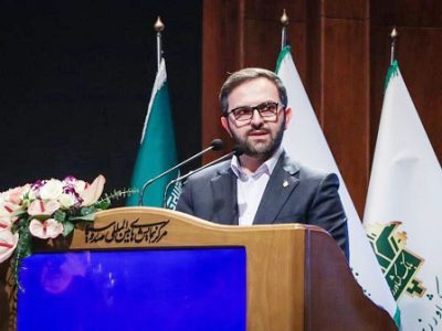 به گزارش برداشت اقتصادی به نقل از روستانیوز، مدیرعامل و عضو هیات‌مدیره بانک کشاورزی، در نخستین همایش ملی «نقش تأمین مالی پایدار در امنیت غذایی کشور» با بیان این مطلب گفت: پایداری امنیت غذایی زمانی معنا می‌یابد که جریان سرمایه، دانش و نوآوری در مسیر واحد از مزرعه تا سفره حرکت کند و نظام مالی کشور به‌طور هدفمند از تولید تا مصرف را پشتیبانی کند.