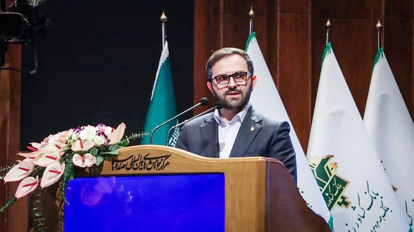 به گزارش برداشت اقتصادی به نقل از روستانیوز، مدیرعامل و عضو هیات‌مدیره بانک کشاورزی، در نخستین همایش ملی «نقش تأمین مالی پایدار در امنیت غذایی کشور» با بیان این مطلب گفت: پایداری امنیت غذایی زمانی معنا می‌یابد که جریان سرمایه، دانش و نوآوری در مسیر واحد از مزرعه تا سفره حرکت کند و نظام مالی کشور به‌طور هدفمند از تولید تا مصرف را پشتیبانی کند.