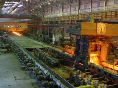 به گزارش برداشت اقتصادی: ثبت این دستاوردهای ارزشمند در روزهایی که، کوره‌های ذوب آهن اصفهان از کمبود مواد اولیه برای تولید با ظرفیت کامل رنج می‌برند، باری دیگر نشان داد ذوب آهنی‌ها با تمام توان در خدمت تولید کشور هستند و در صورت تامین پایدار مواد اولیه، روند پُر شتاب تولید انواع محصولات را در این کارخانه شاهد خواهیم بود. شاخصی که با توسعه پروژه‌های عمرانی گوناگون در سطح کشور رابطه مستقیم دارد.