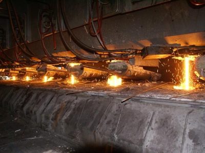به گزارش برداشت اقتصادی: خسرو شمس مدیر فولاد سازی ذوب‌آهن اصفهان ضمن بیان این خبر، موفقیت مذکور را به همه پرسنل متعهد و زحمت کش این مجتمع صنعتی تبریک گفت و ضمن آرزوی سلامتی و بهروزی برای همگان، ابراز امیدواری کرد که با تلاش روز افزون و تولید محصولات با ارزش افزوده بالا، این موفقیت‌ها استمرار داشته باشد .