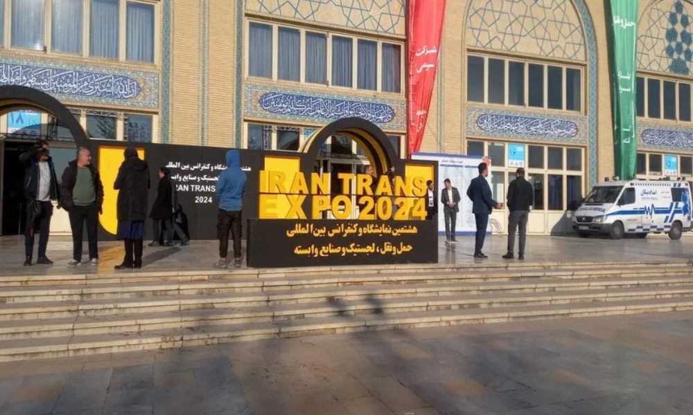 به گزارش برداشت اقتصادی به نقل از تین نیوز، نهمین دوره نمایشگاه حمل‌ونقل و لجستیک با  رویکرد توسعه زنجیره یکپارچه حمل‌ونقل و لجستیک و با محوریت بهره‌وری، هوشمندسازی و ارتقای نقش بخش خصوصی  همزمان با  هفته حمل‌ونقل از 23 تا 26 آذر ماه در مصلی تهران  کار خود را آغاز خواهد کرد.
