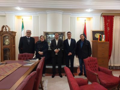 به گزارش برداشت اقتصادی به نقل از ستاد خبری، جمعی از فعالان نمایشگاهی کشور روز شنبه ۲۹ آذر با حضور در سفارت لیبی در تهران، با سفیر این کشور دیدار کردند. هدف از این نشست بررسی راهکارهای افزایش تعاملات اقتصادی میان دو کشور از طریق برگزاری نمایشگاه‌ها و رویدادهای تجاری بود.