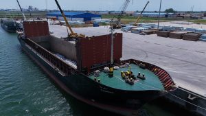 به گزارش برداشت اقتصادی به نقل از روابط عمومی و امور بین‌الملل سازمان منطقه آزاد انزلی، وی افزود: «بر اساس آمارهای ثبت‌شده، تعداد کشتی‌های تخلیه و بارگیری‌شده در بندر کاسپین نسبت به مدت مشابه سال گذشته ۴۵ درصد افزایش یافته که نشان‌دهنده ارتقای زیرساخت‌ها و تسهیل فرآیندهای گمرکی و لجستیکی است.»