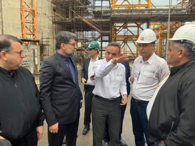 به گزارش برداشت اقتصادی به نقل از روابط عمومي شركت مهندسي و ساخت تأسيسات دريايي ايران، روز یکشنبه ۷ دی‌ماه ۱۴۰۴، دكتر فرشاد مقيمي معاون وزیر صنعت، معدن و تجارت و رئیس هیأت عامل سازمان گسترش و نوسازی صنایع ایران (ایدرو) به شهرستان عسلویه سفر کرد تا از پروژه فاز ۱۴ پارس جنوبی بازدید نمايد. این بازدید با حضور مدیران و اعضای هیأت عامل ایدرو و نمایندگان کنسرسیوم فاز ۱۴ انجام شد.