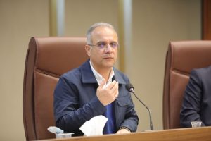 به گزارش برداشت اقتصادی به نقل از روابط‌عمومی و امور بین‌الملل سازمان منطقه آزاد انزلی، قربانی با اشاره به تغییرات اقلیمی سال‌های اخیر و نوسانات تراز آب دریای خزر اظهار داشت: با توجه به رسوب‌گذاری تدریجی در حوضچه آرامش و ضرورت حفظ عمق عملیاتی مناسب برای تردد و پهلوگیری شناورها، اجرای این پروژه در دستور کار سازمان قرار گرفت تا شرایط مطلوب ناوبری و بهره‌برداری از ظرفیت‌های بندر کاسپین تثبیت شود.